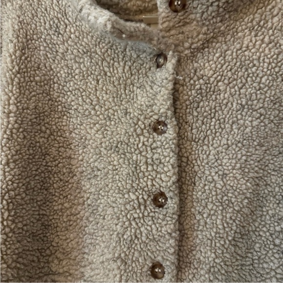 101 10/$50🏄🏻‍♀️ L.L. Bean Tan Fleece Jacket - Picture 3 of 15